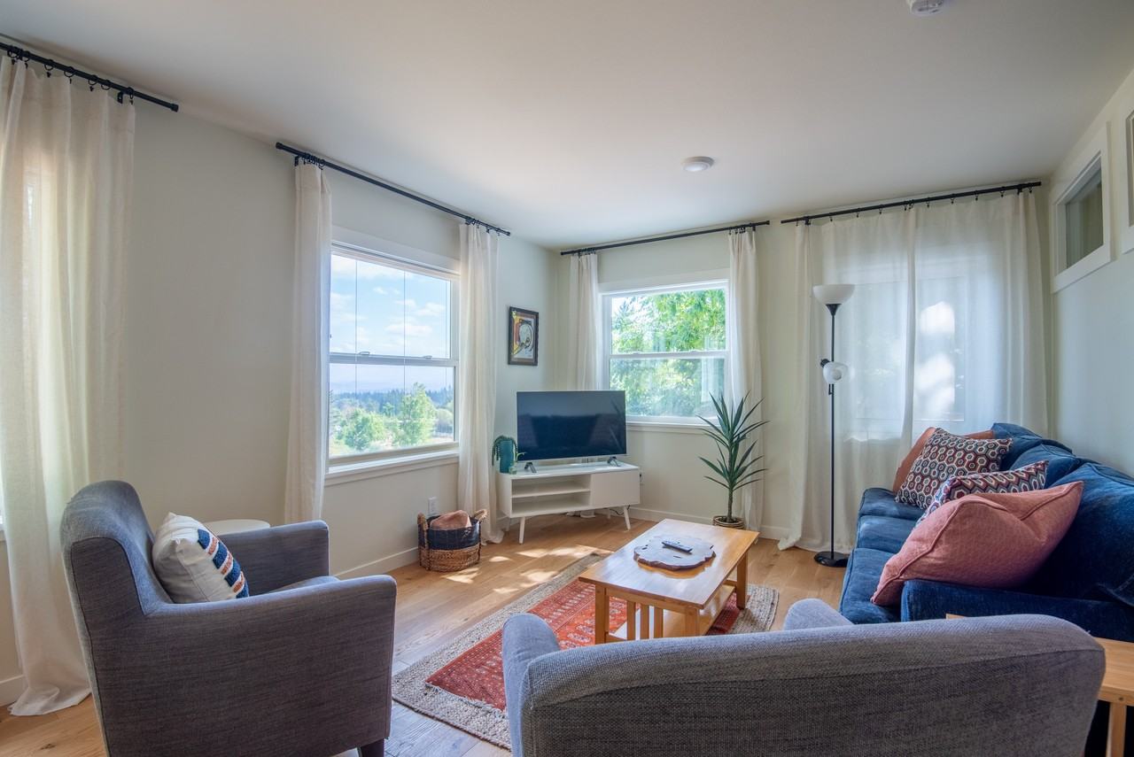 1430 Southwest Englewood Drive - Photo 2 of 15