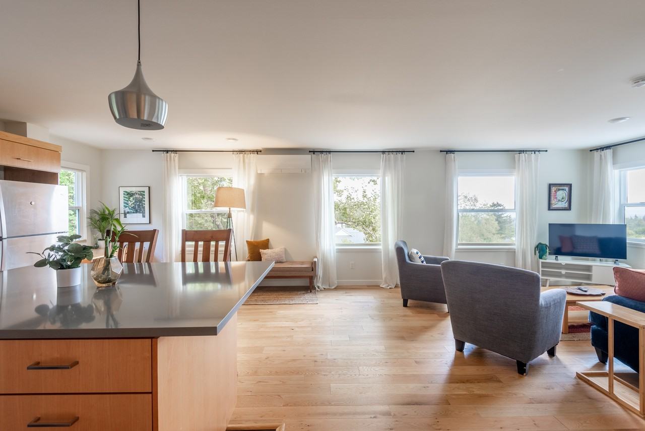 1430 Southwest Englewood Drive - Photo 3 of 15