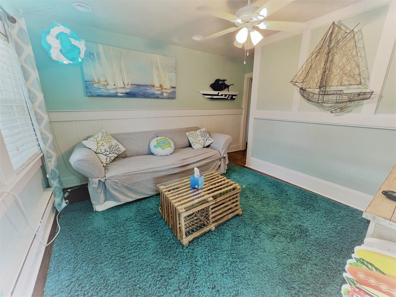 615 15th St #2 - Photo 4 of 10