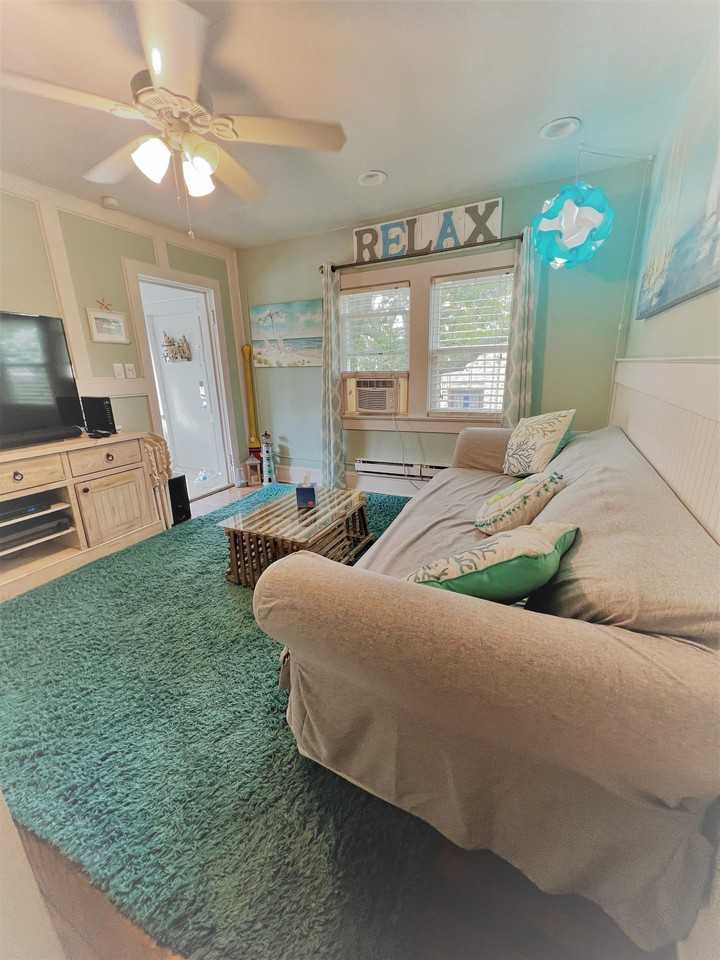 615 15th St #2 - Photo 5 of 10