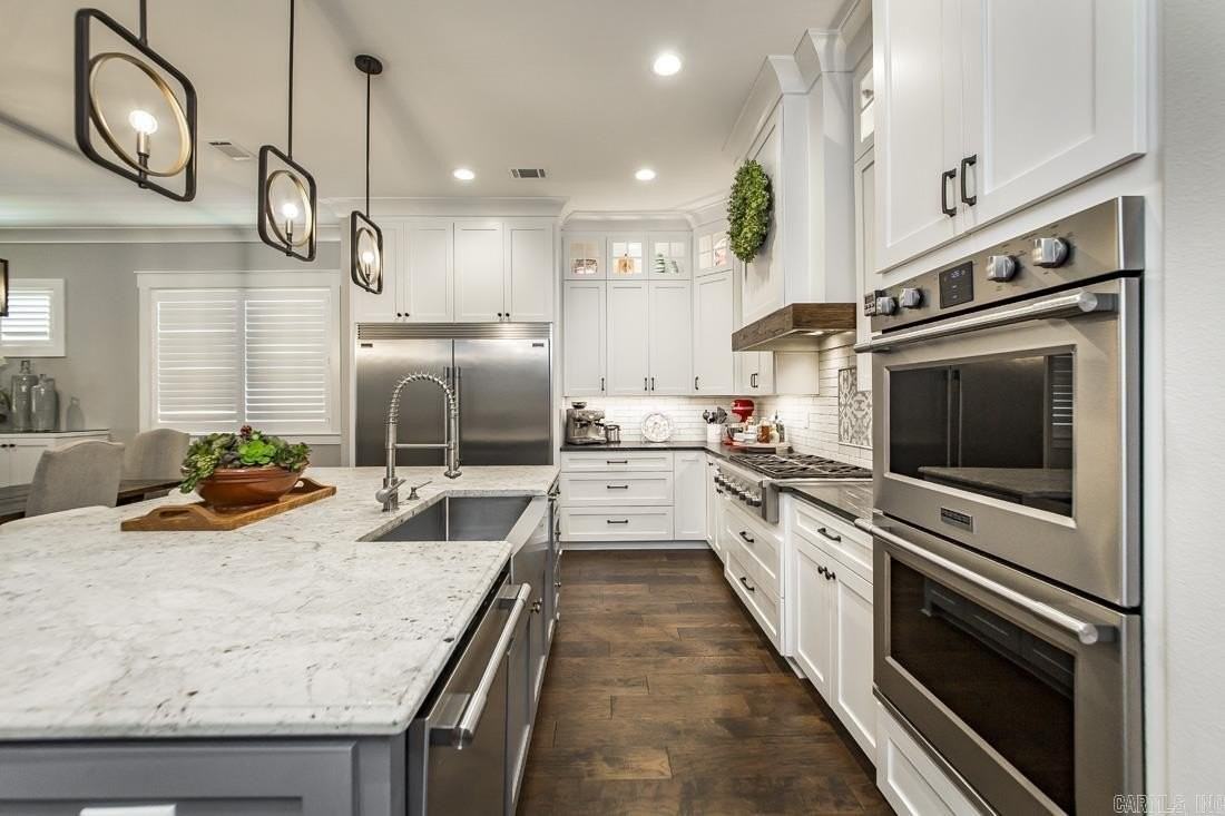 1607 N University Ave - Photo 7 of 32