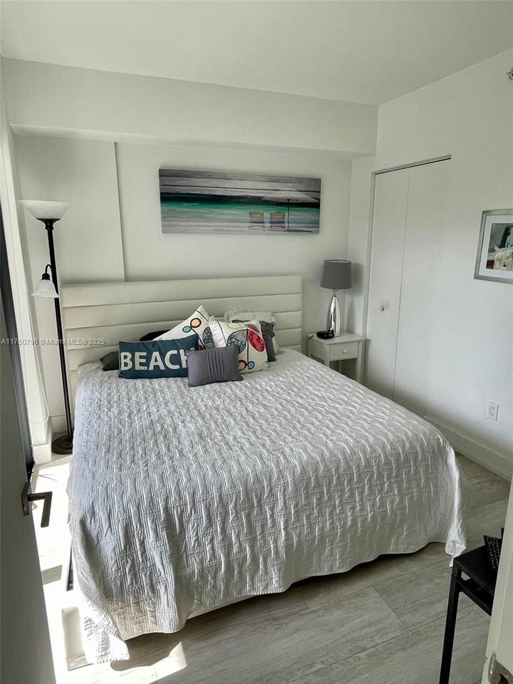 121 Ne 24th St - Photo 3 of 7