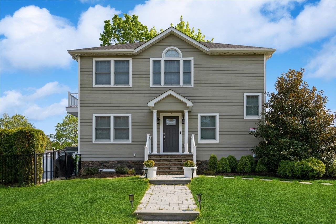 300 Fiddler Ln - Photo 2 of 21