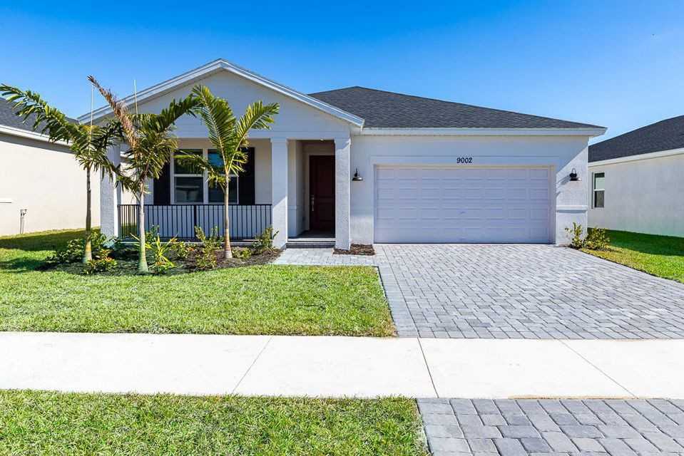 9002 Dahlia Cir - Photo 2 of 8
