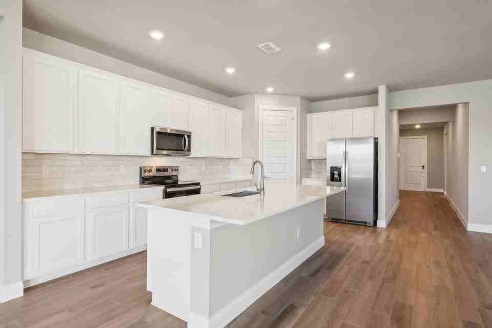9002 Dahlia Cir - Photo 3 of 8