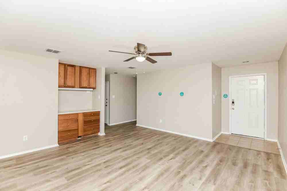 12933 Kelly Dr - Photo 3 of 16