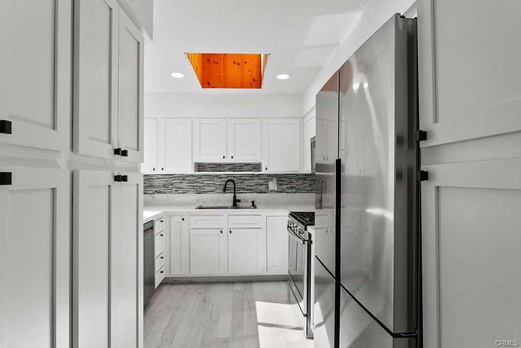 719 Marigold Ave - Photo 3 of 8