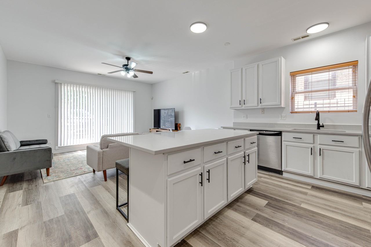 W Huron St - Photo 4 of 8