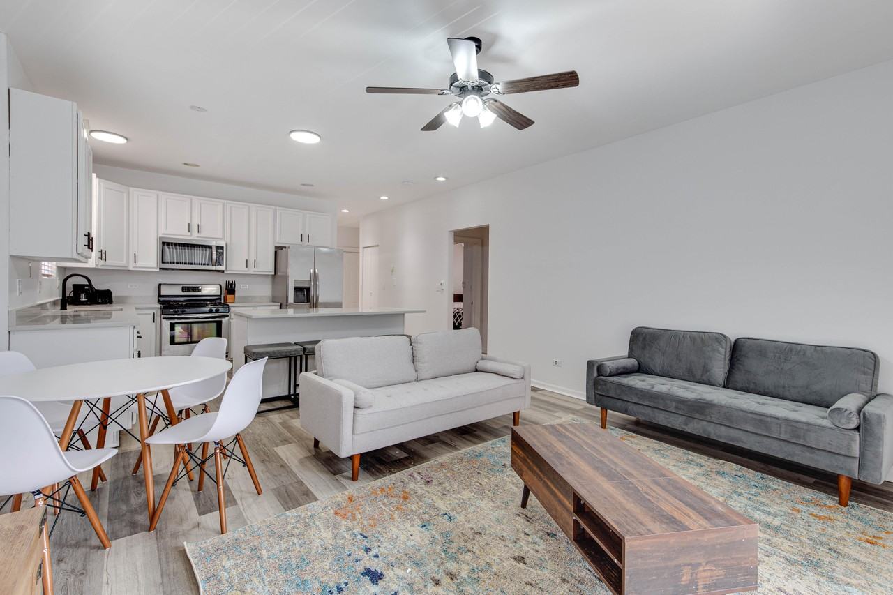 W Huron St - Photo 5 of 8