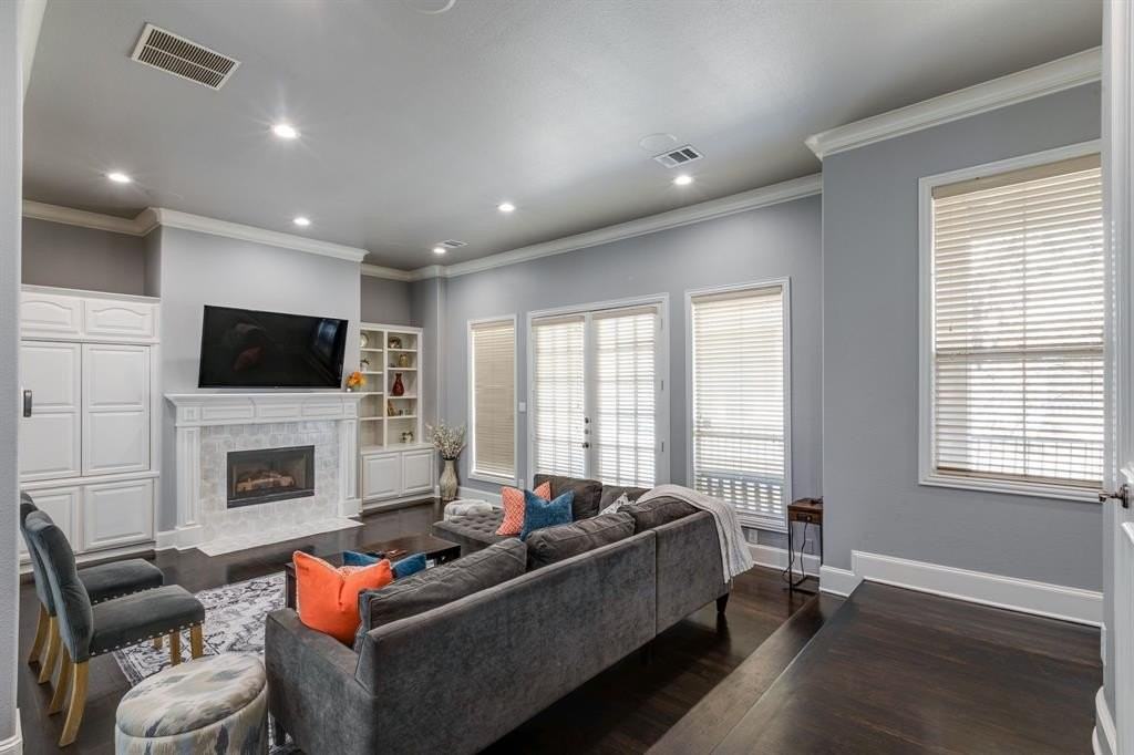 4013 Wycliff Ave - Photo 5 of 28