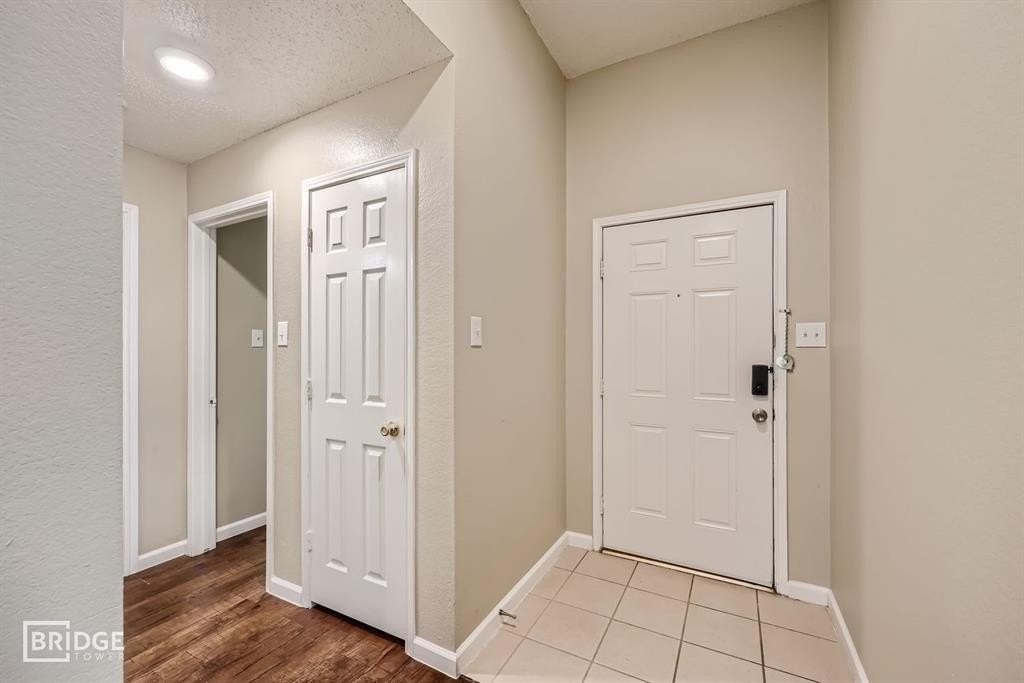 2210 Sumac Dr - Photo 3 of 20