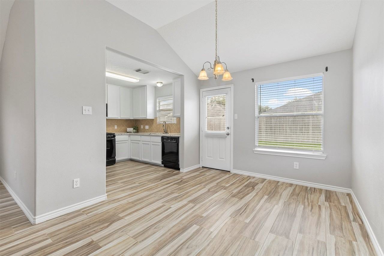 15831 Little Miss Creek Dr - Photo 4 of 26