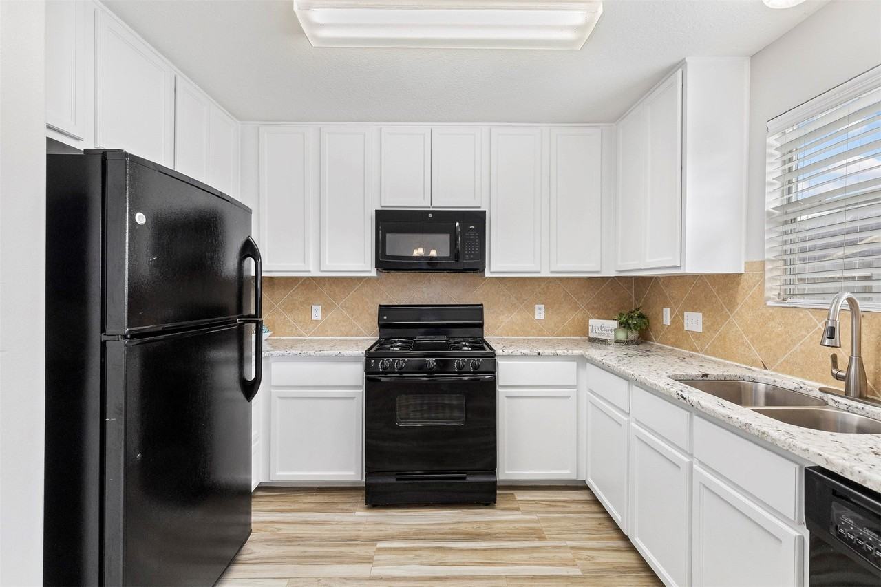 15831 Little Miss Creek Dr - Photo 7 of 26