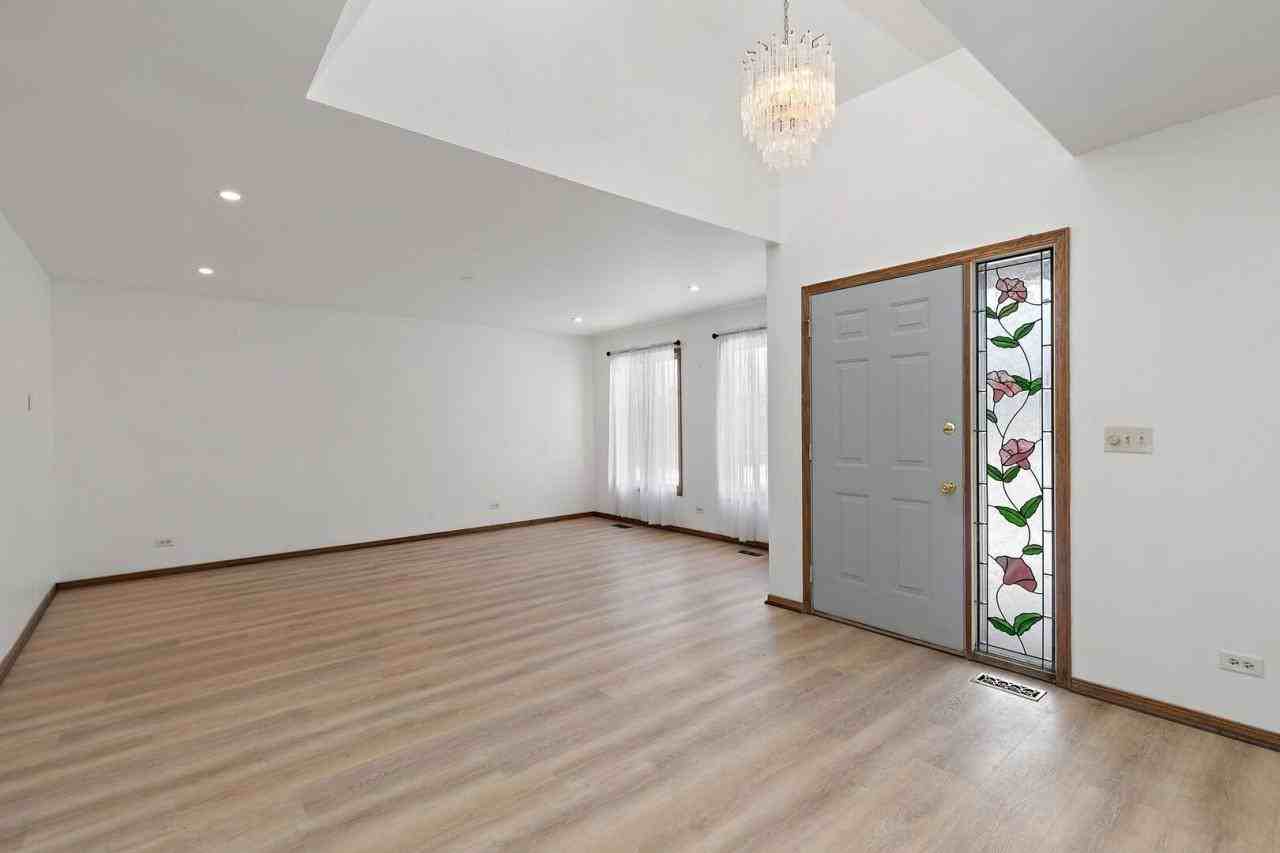 1874 Ranchview Dr - Photo 2 of 21