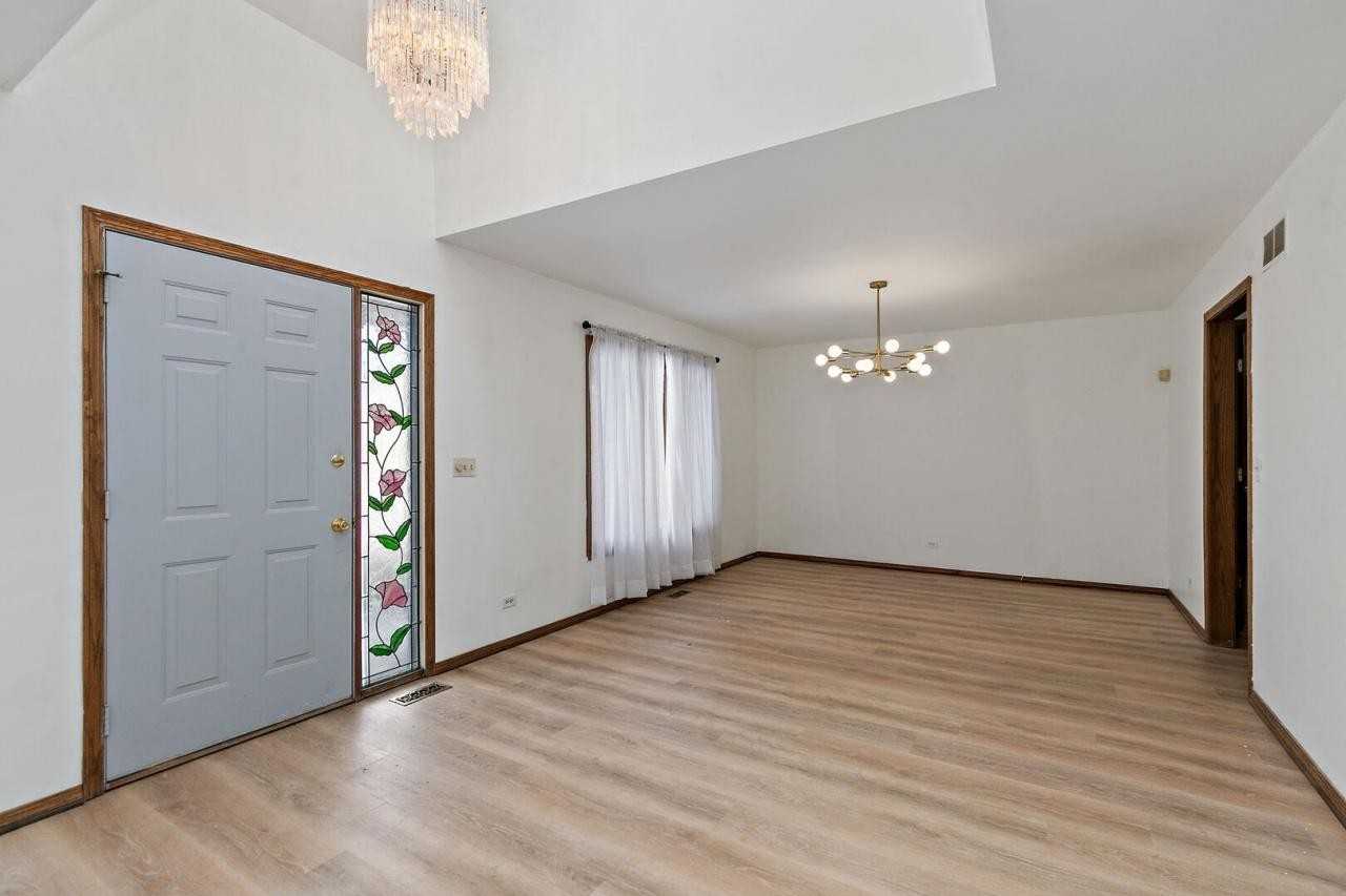 1874 Ranchview Dr - Photo 3 of 21