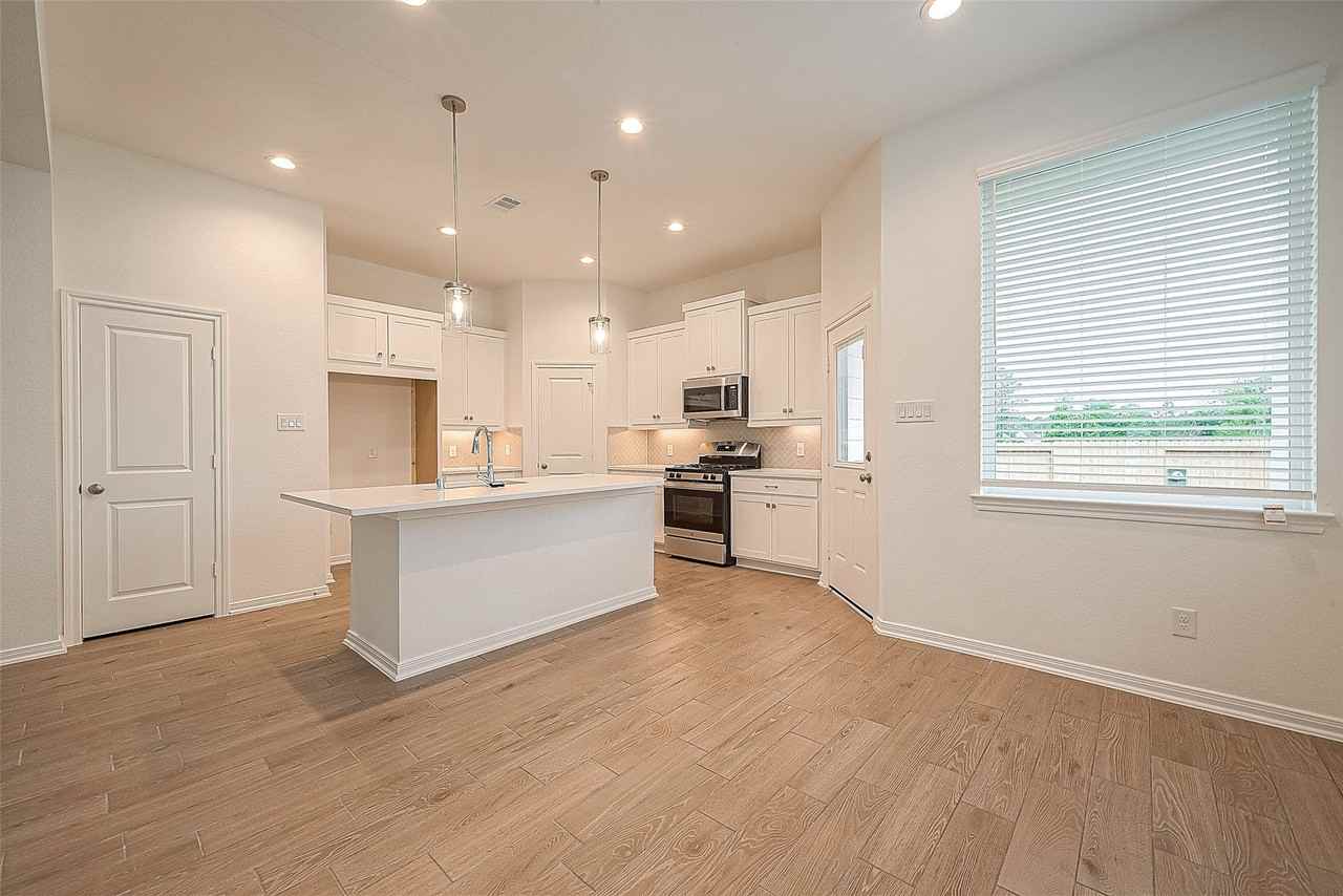 628 Silver Pear Ct - Photo 5 of 48