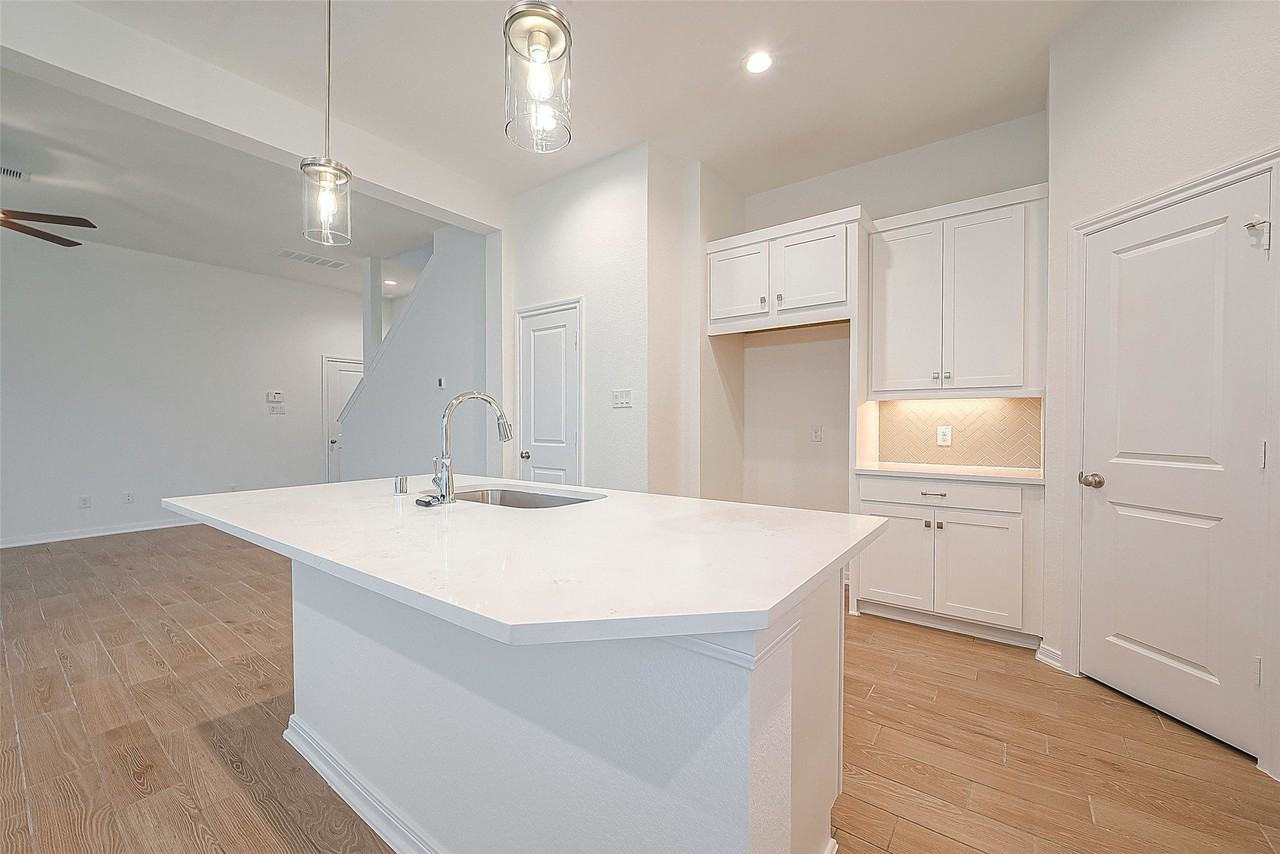 628 Silver Pear Ct - Photo 6 of 48