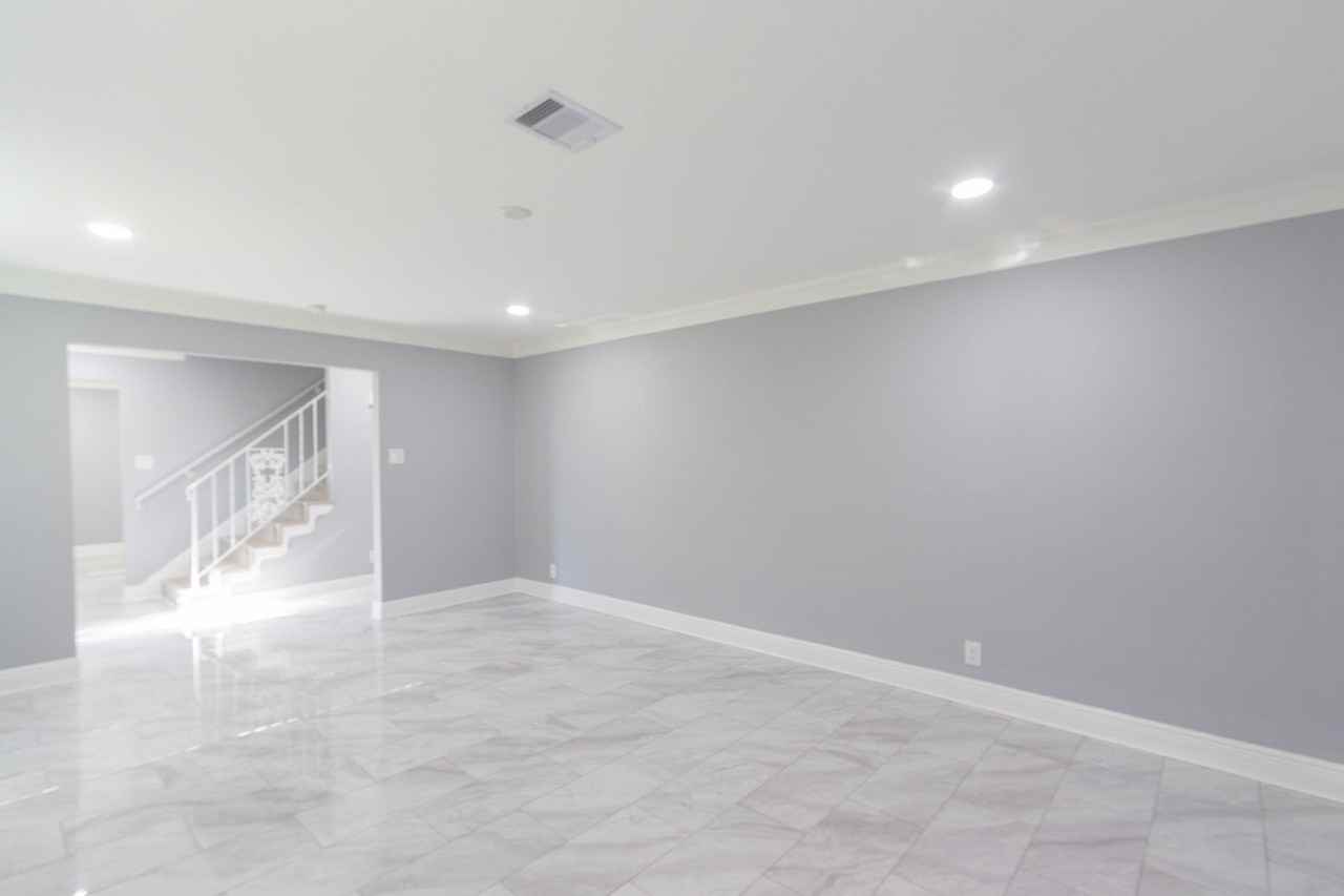 115 Royal Dr - Photo 5 of 38