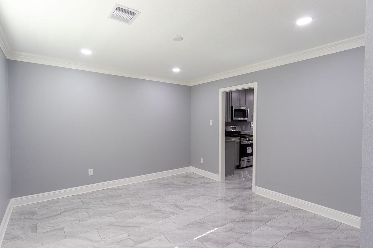 115 Royal Dr - Photo 7 of 38