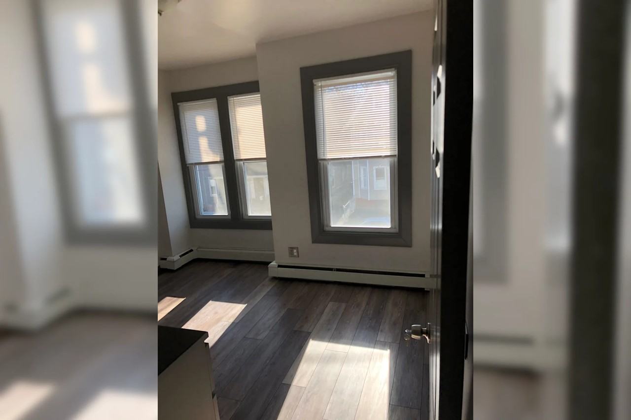 136 Austin St - Photo 2 of 5