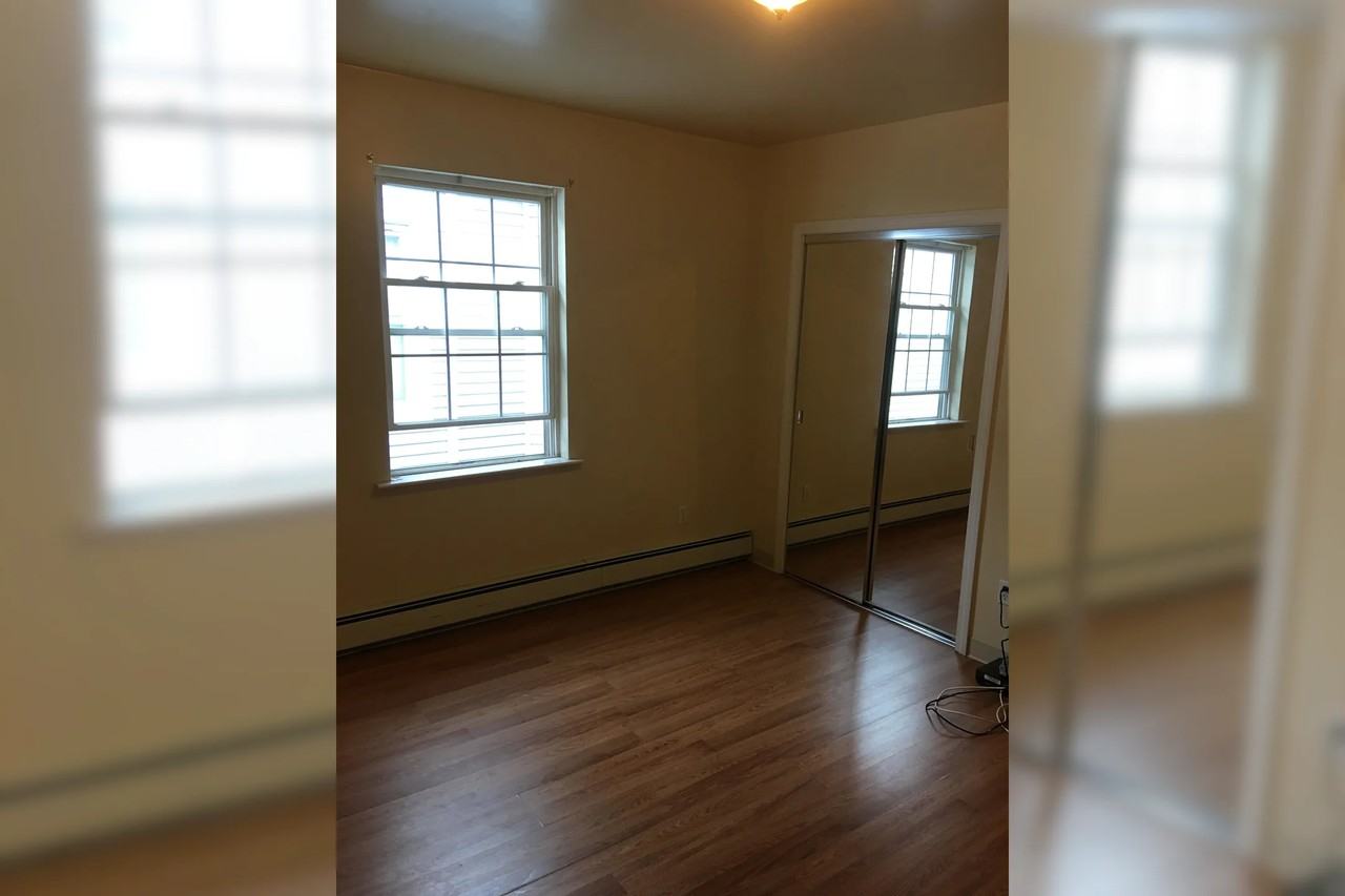 125 Austin St - Photo 3 of 4