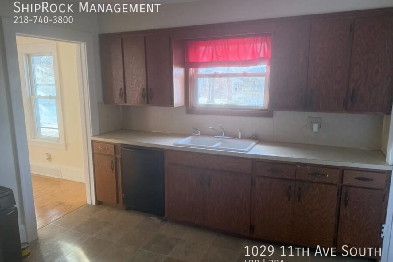 1029 11th Ave S - Photo 3 of 24