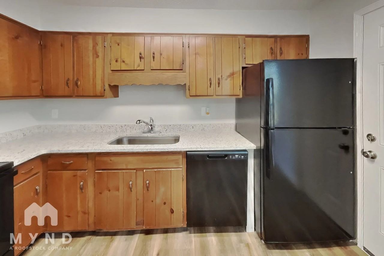 3062 Apple Valley Ln - Photo 3 of 19