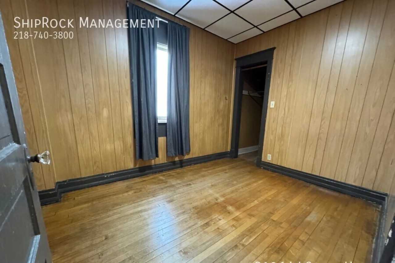2106 W 3rd St Uppr - Photo 2 of 9