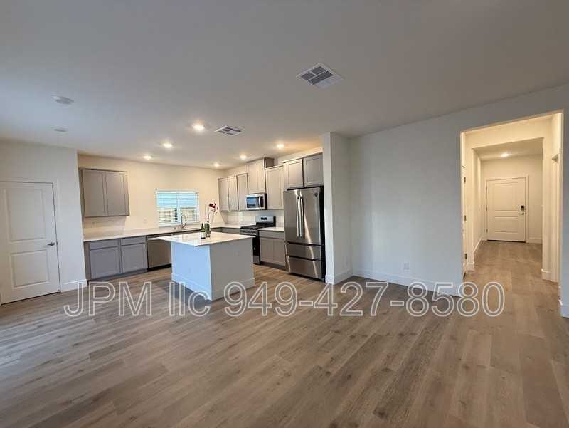 7930 Evaporite Dr - Photo 3 of 17