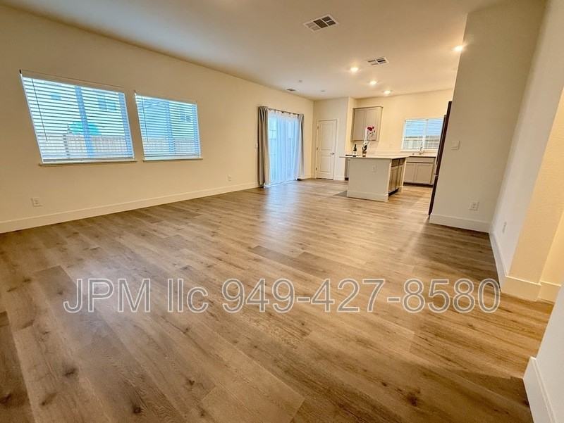 7930 Evaporite Dr - Photo 6 of 17