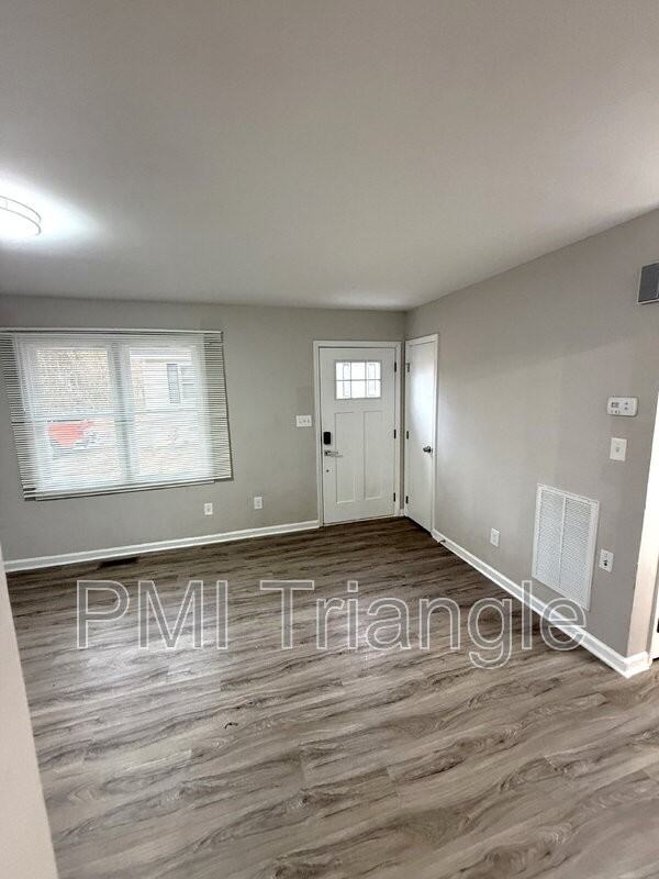 630 N Taylor St - Photo 3 of 20