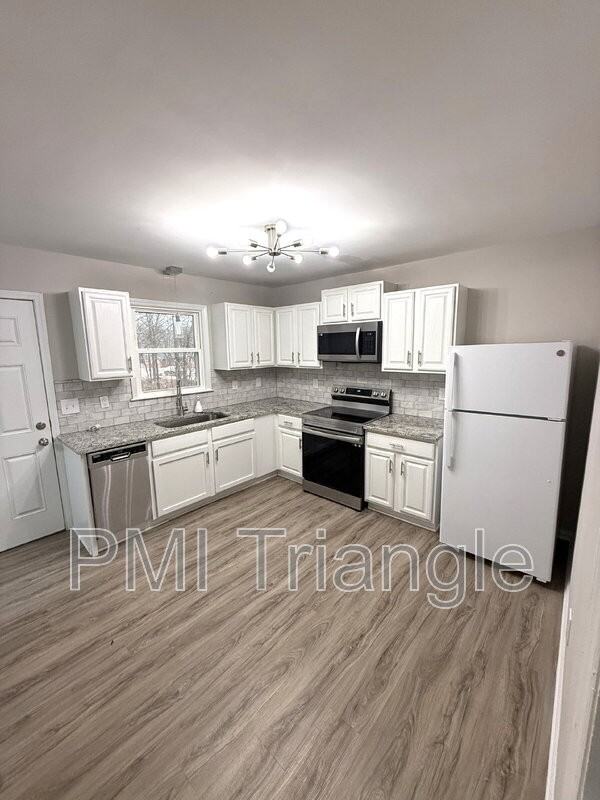 630 N Taylor St - Photo 5 of 20