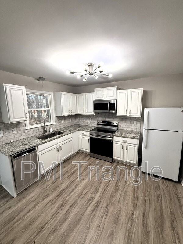 630 N Taylor St - Photo 7 of 20