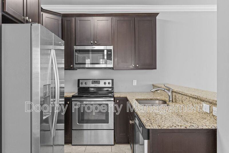 721 Ladd Ave - Photo 4 of 24