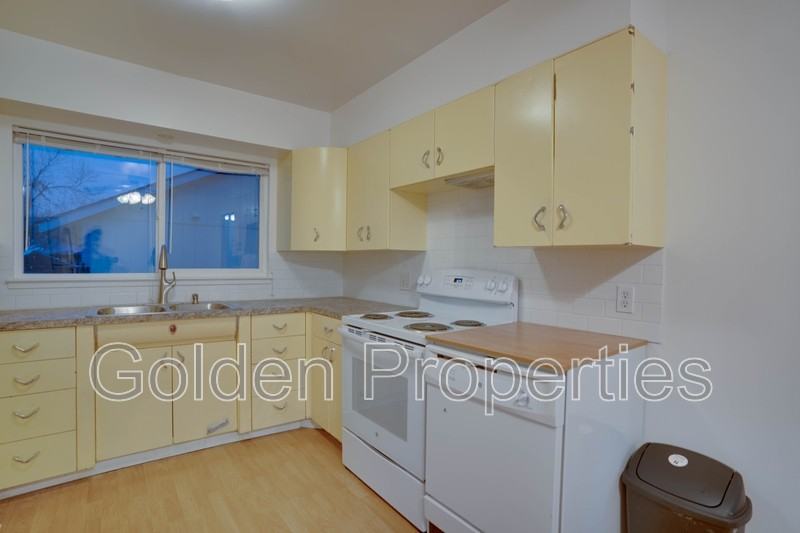 1112 E Garden Ave - Photo 2 of 10