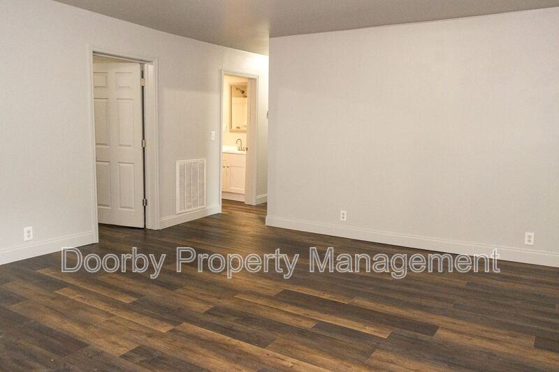 512 Deck Dr - Photo 4 of 22