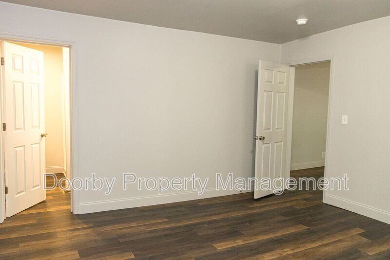 512 Deck Dr - Photo 5 of 22