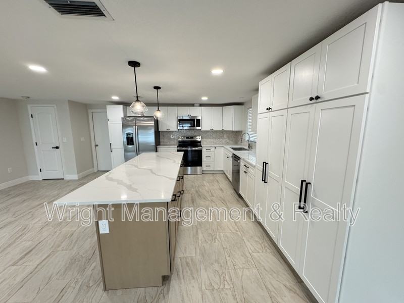 4820 Shell Stream Blvd - Photo 4 of 25