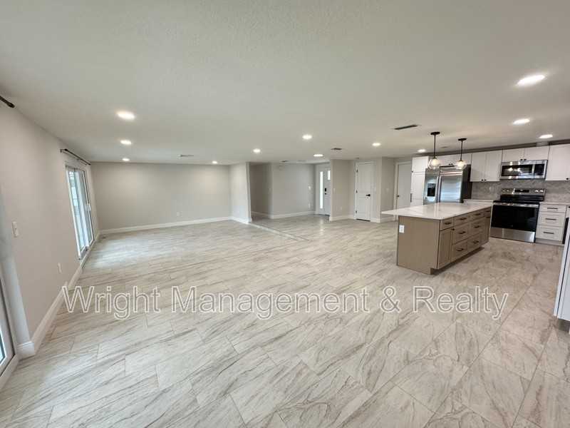 4820 Shell Stream Blvd - Photo 5 of 25