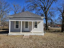 featured image of 807 S Elm St