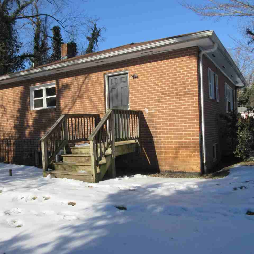 2213 N Berkshire Rd - Photo 2 of 9