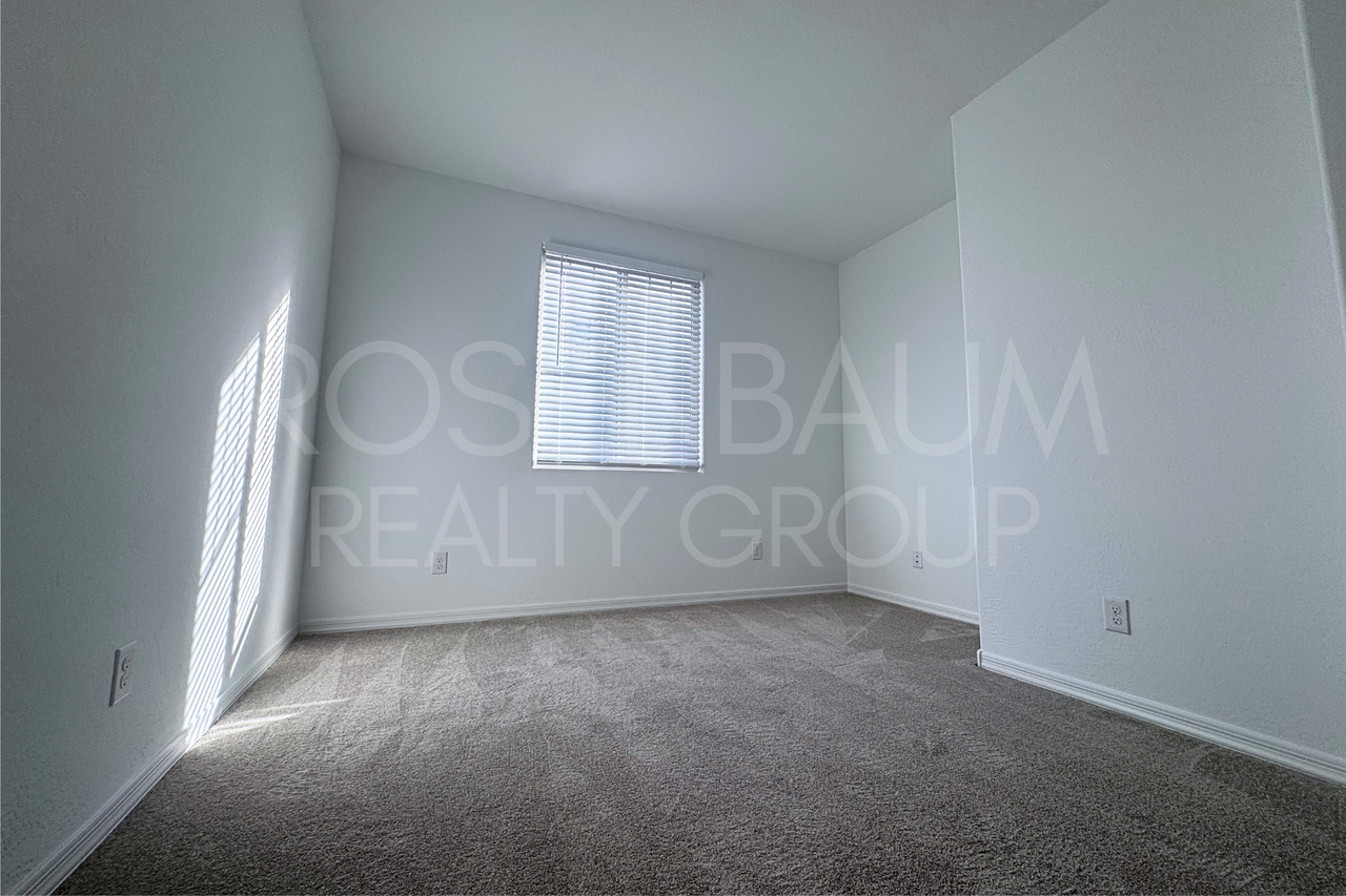 3903 N 101st Dr - Photo 3 of 18