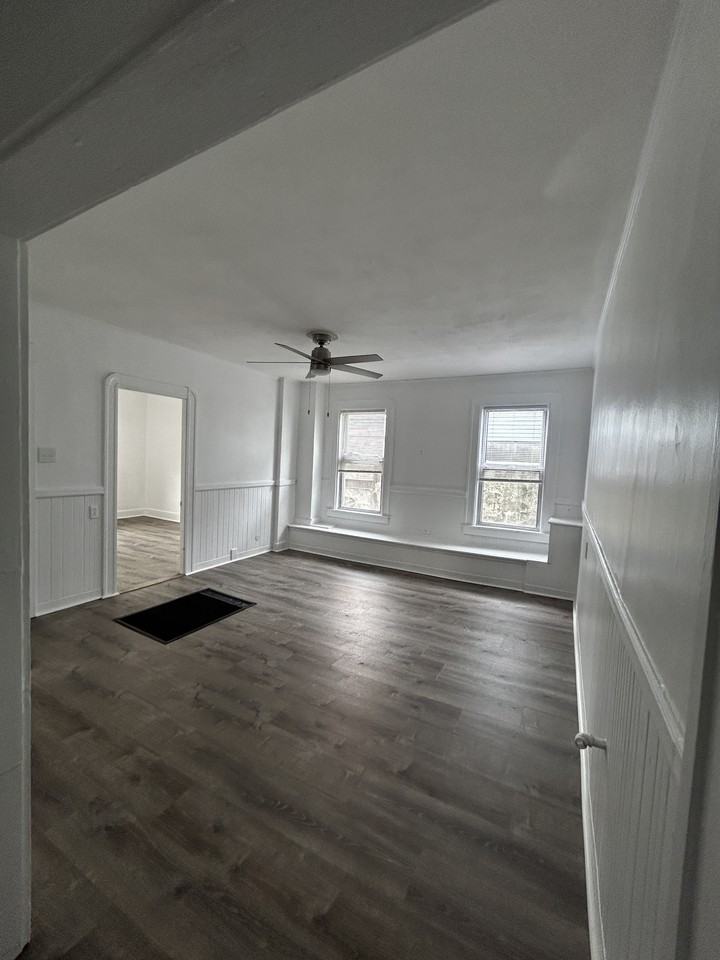 212-214 Burnside Ave - Photo 7 of 12