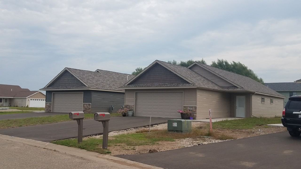 1726 Aspen Ct - Photo 2 of 17