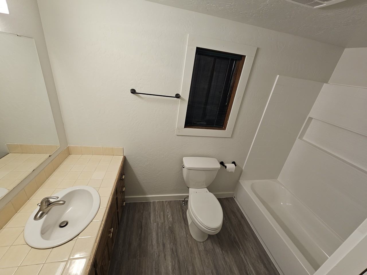 113 N 7th St #B - Photo 3 of 20