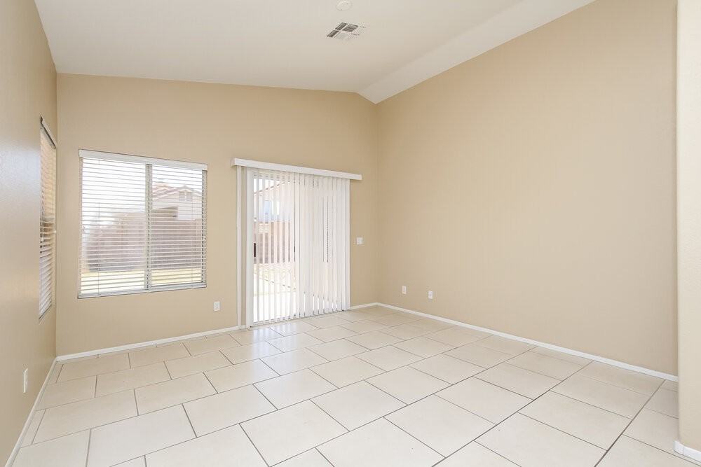 4101 W Wethersfield Rd - Photo 3 of 14