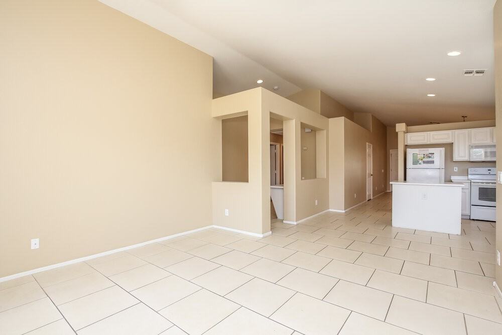 4101 W Wethersfield Rd - Photo 4 of 14