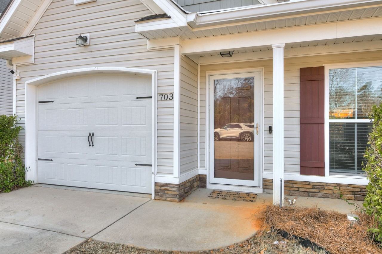 703 Sycamore Ct - Photo 3 of 25