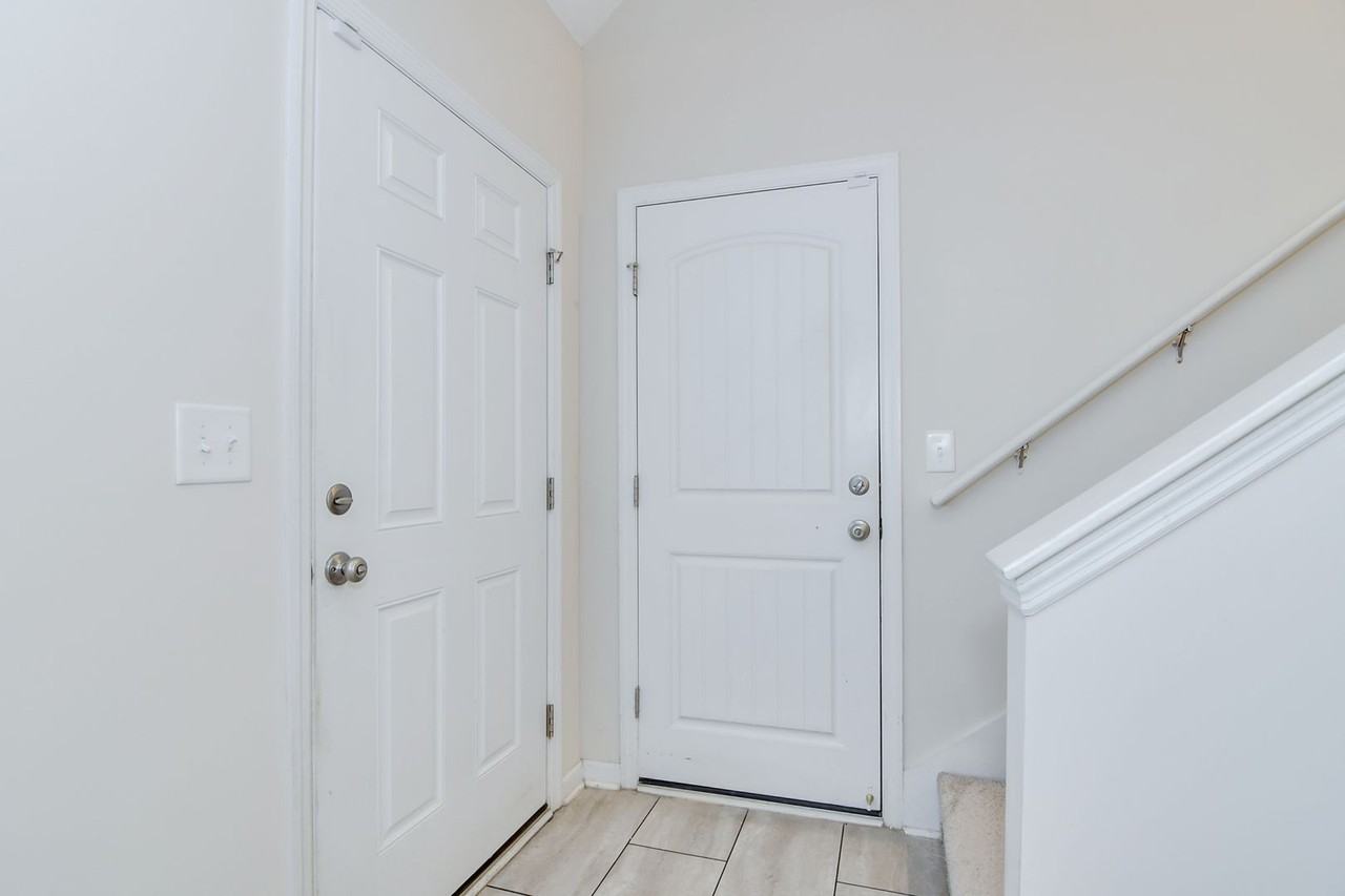 703 Sycamore Ct - Photo 4 of 25