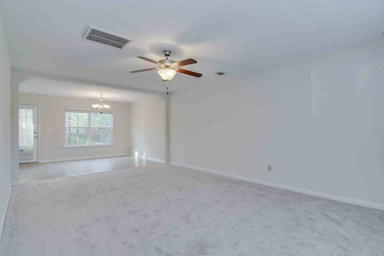 703 Sycamore Ct - Photo 5 of 25